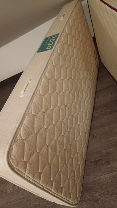 2 colchões de molas em muito bom estado