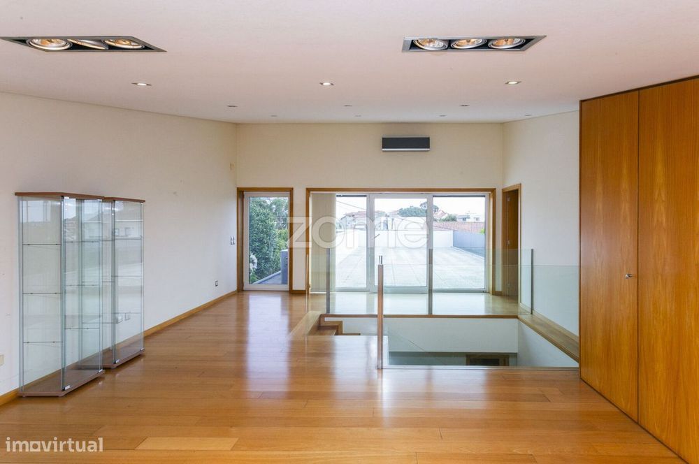 T4 Duplex House with 745m² Plot, S. Félix da Marinha, V.N. Gaia