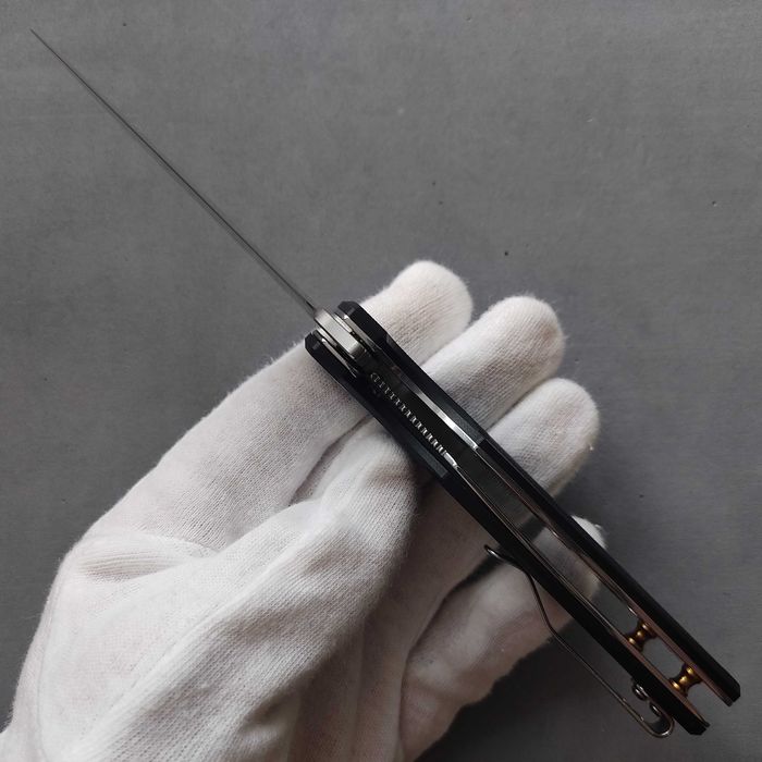 Ніж від фірми Eafengrow EF230. Лезо з D2.