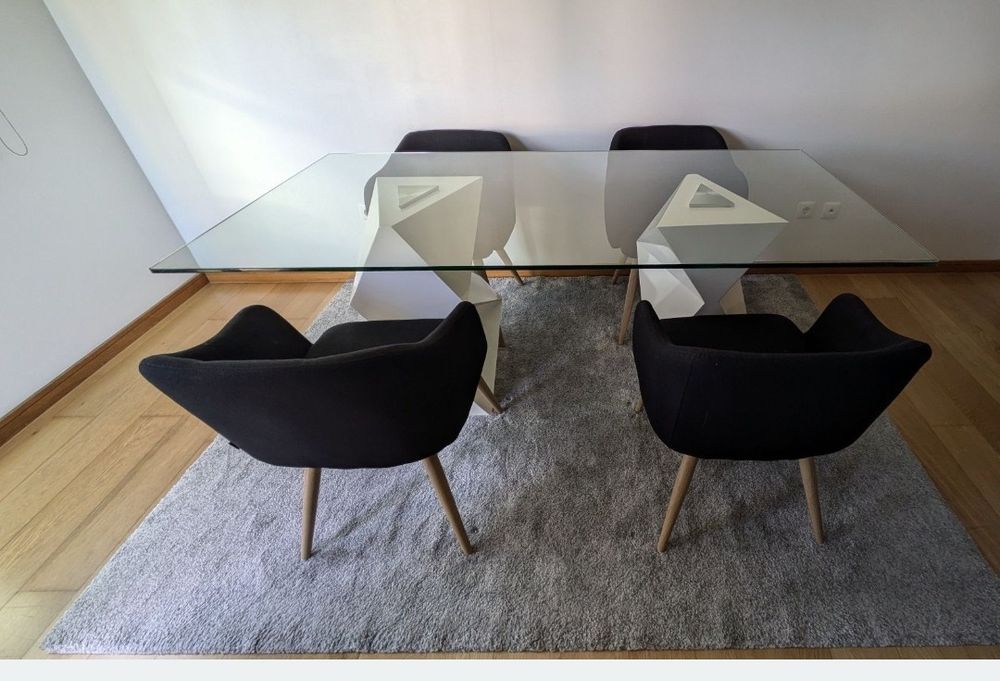 Mesa de vidro com designe