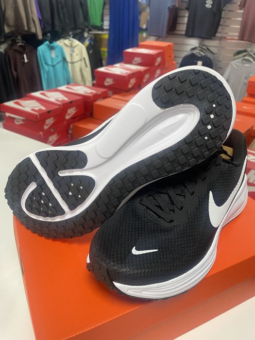 Кросівки Nike Revolution 8 HJ9198-003. HJ9198-002