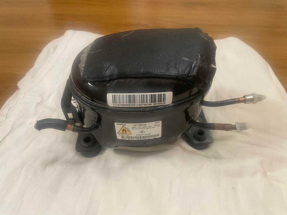 Компресор холодильника Midea HC-702WEN на запчастини