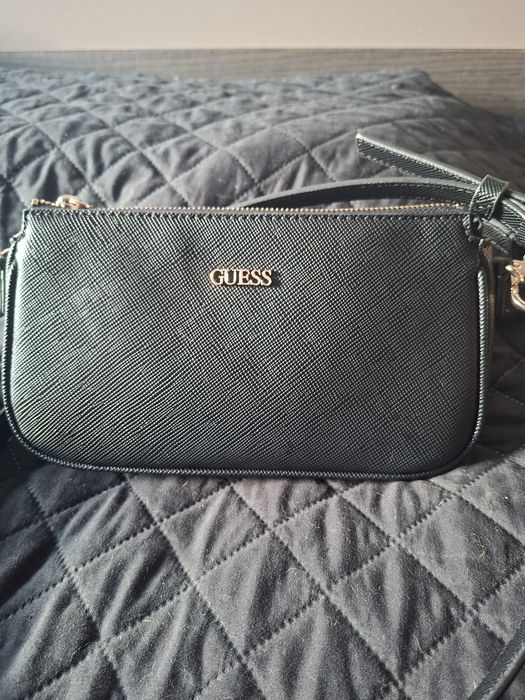 Mala Guess preta