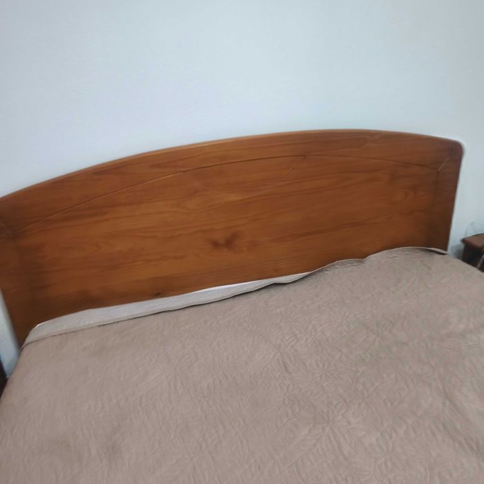 Cama de casal em cerejeira