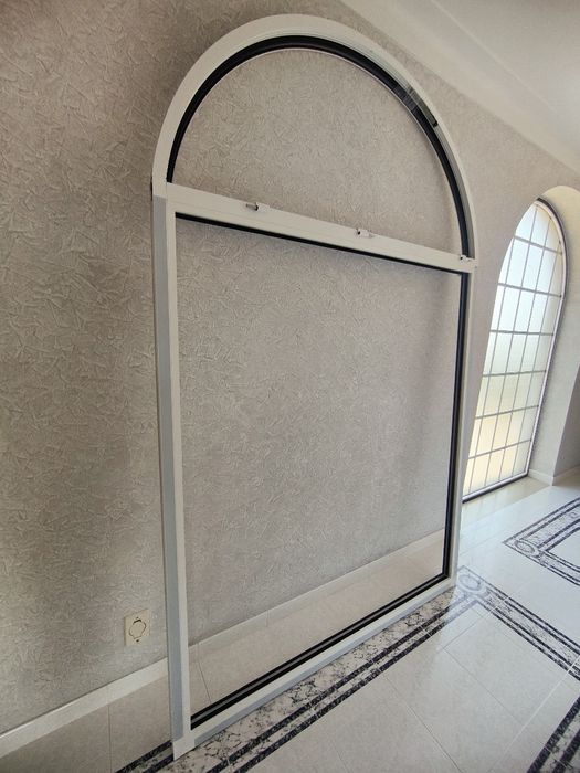 Janela basculante com fixo inferior. Nova