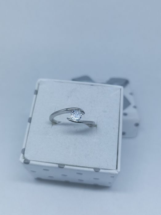 Srebrny pierścionek cyrkonia 925 rozmiar 11