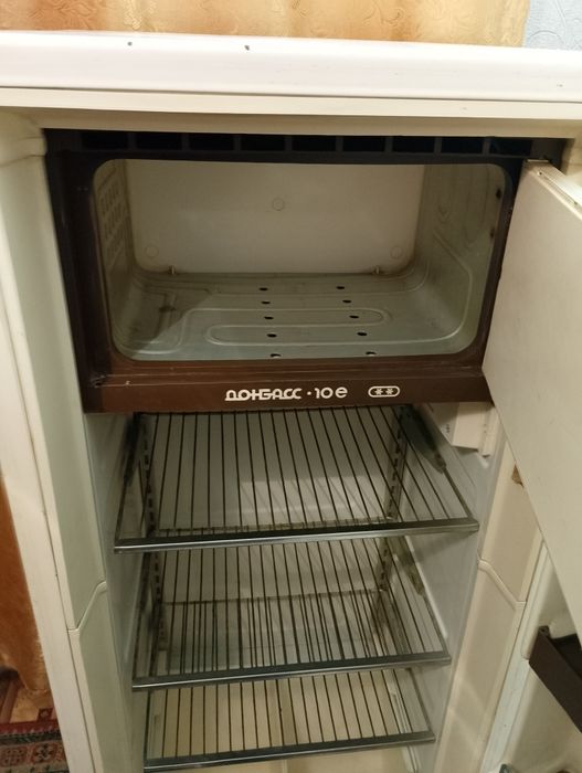 Продам холодильник Донбас, працює.