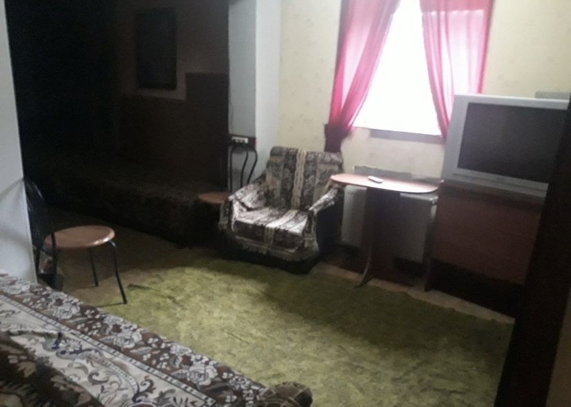 Квартира в центрі з підселенням !