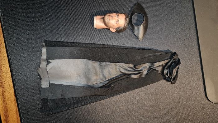 hot toys głowa Bruca Wayna+2 peleryny+kołnierz
