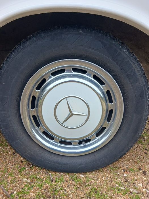 Mercedes 300d W123 reservado