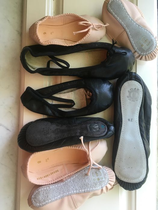 Балетки кож,черные -ст.17,5см,розовые(15.5см,1).Чешки-22см, 19см.