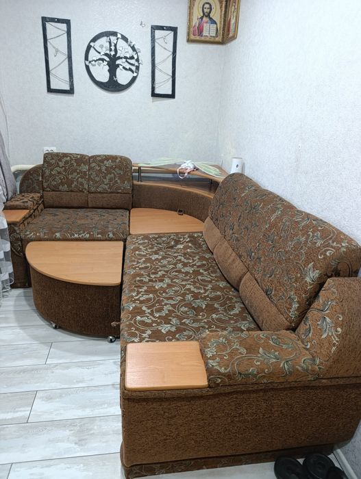 Диван кутовий із столиком