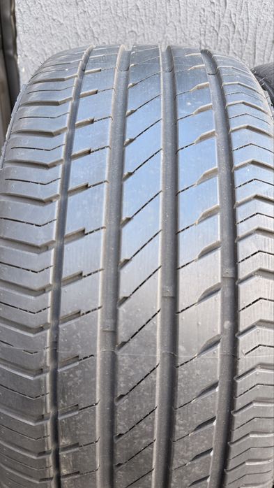 Шини б/у 235/40 r19 літо  (стан нових 24рік)