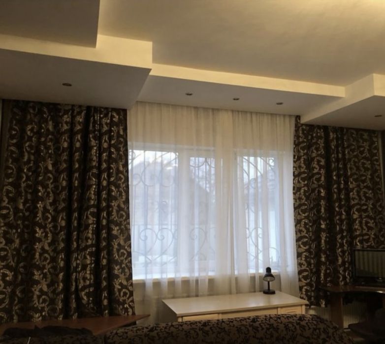 Красиві,дорогі,сучасні штори,шторы 4 полотна по 1,5 м,висота 2,5 м.