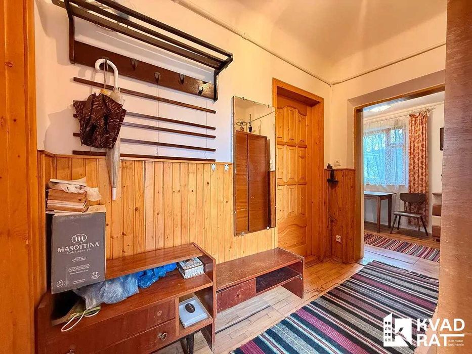 Особняк з гаражем біля ТЦ Арсен та Епіцентру