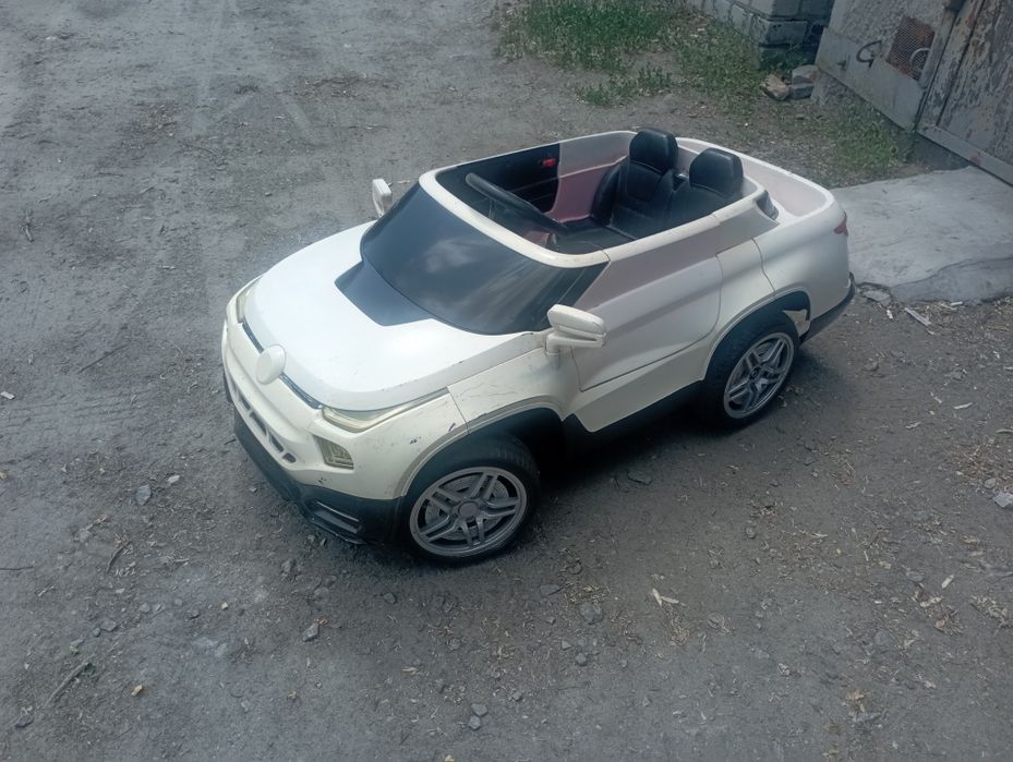 Продам електромобіль дитячий