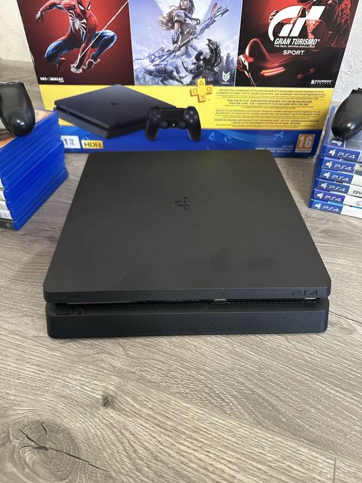 PlayStation 4 slim 1TB + два джойстика + 13 ігор