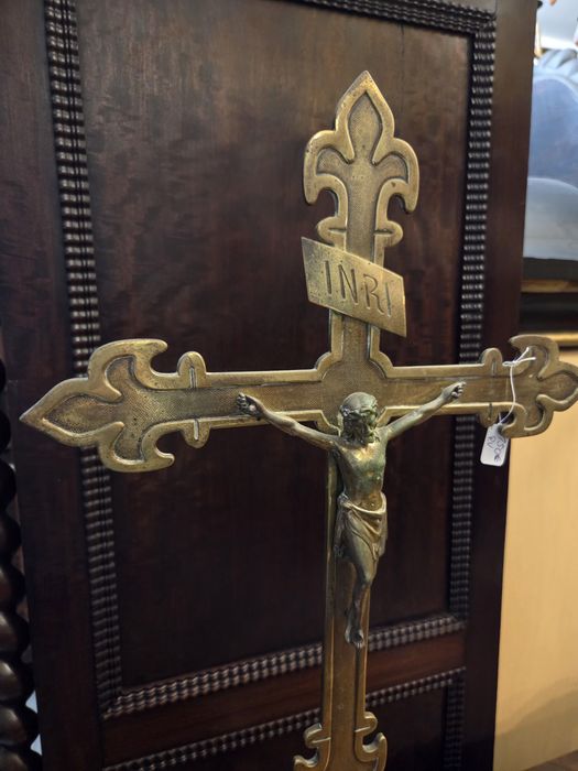 Crucifixo estilo gótico
