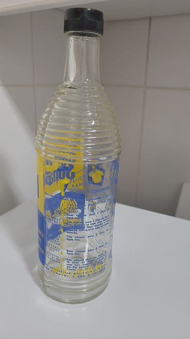 Antiga garrafa de vidro pirogravada de detergente Super Sonasol