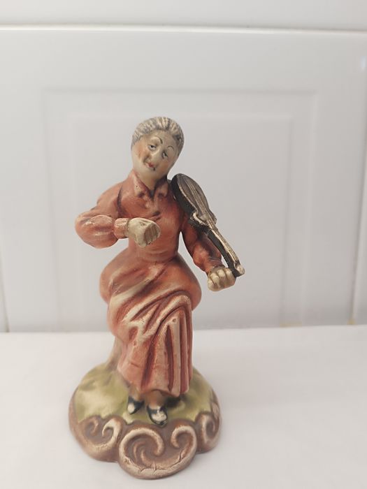 Figura Mulher a Tocar Violino. 17 cm