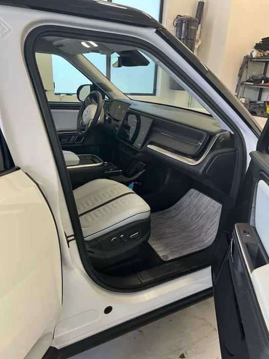 2023 Rivian R1S Adventure