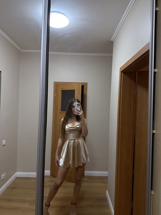 Дуже мила сукня з відкритою спинкою