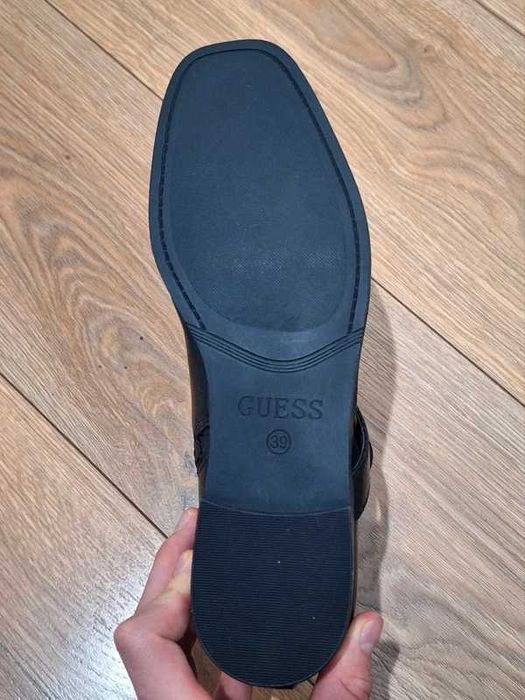 Buty GUESS rozm. 39