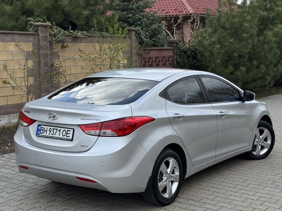 Продам машину Hyundai Elantra