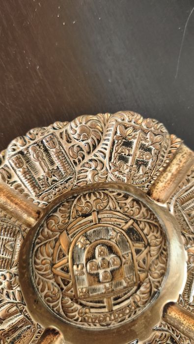 Cinzeiro Antigo em Bronze Maciço - Brasões de Portugal e Colónias (822g)