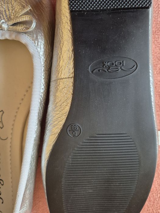 Nowe skórzane balerinki rozmiar 38