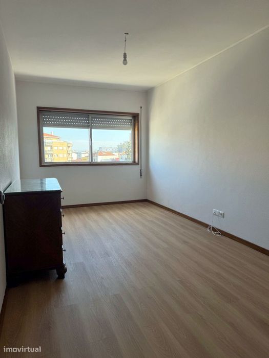 T2 com varanda e elevador em Paranhos, junto à Costa Cabral