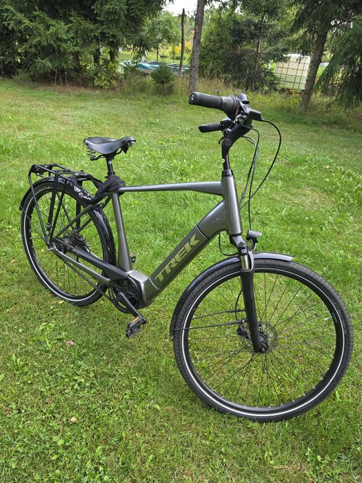Elekrtyczny TREK District+ 7 – Bosch Active Line Plus 500 Wh – pasek – 2023 – Brooks B135 - Ładowarka Bosch