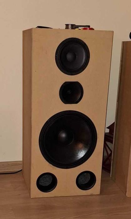 Duże , mocne i pięknie grające kolumny DIY na głośnikach Beyma / BMS.