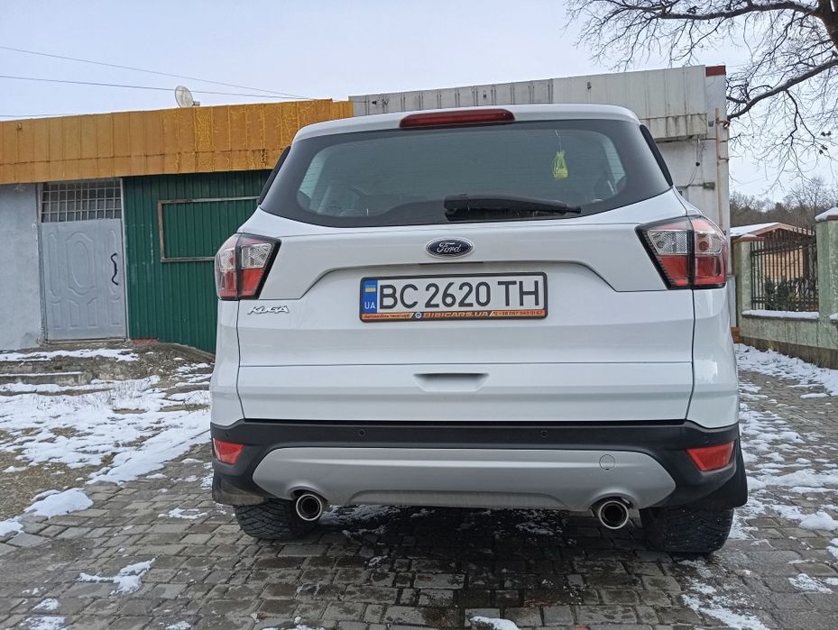 авто форд куга  паркитник