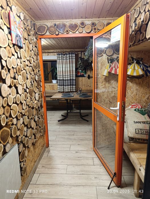 Баня, лазня на дровах, камін, масажний стіл.