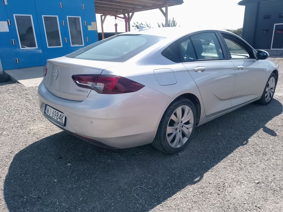 Opel Insignia 1.6 d  niski przebieg  jeżdżąca opłacona zarejestrowana