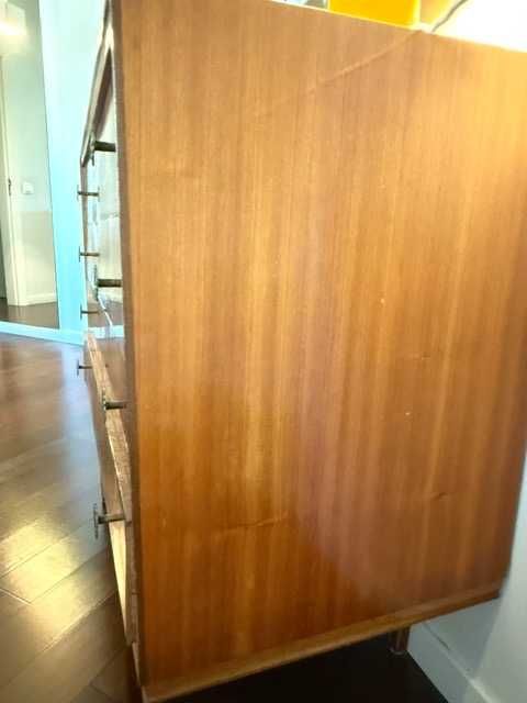 Comoda vintage datada de 1966