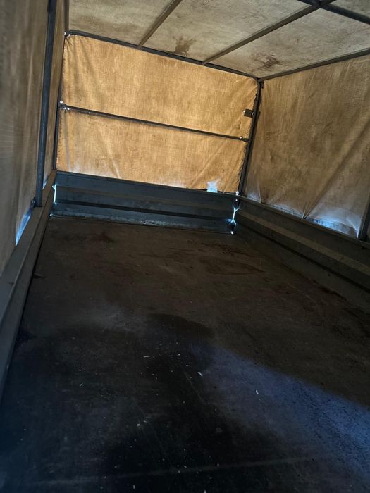 Atrelado e lona em muito bom estado, carga de 750kg