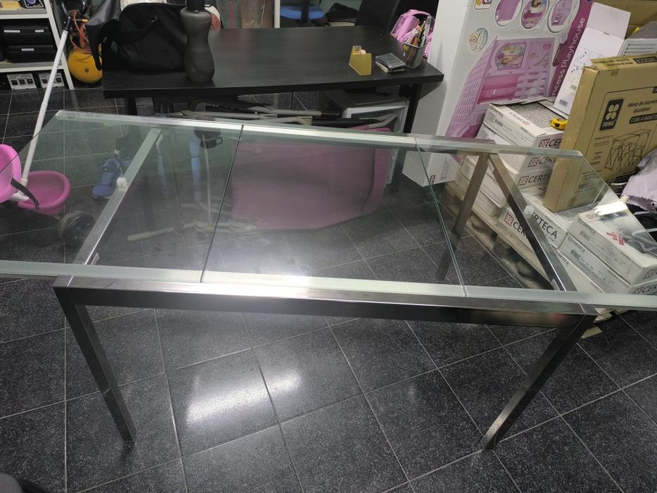 Mesa em vidro extensivel