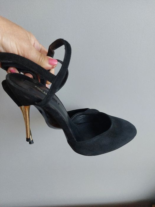 Zara Basic Eleganckie czarne czółenka na złotej szpilce, rozm. 39, obcas 10 cm.