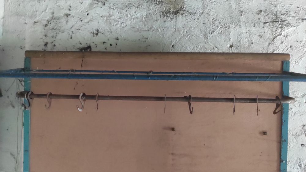 Stara garderoba do oddania.