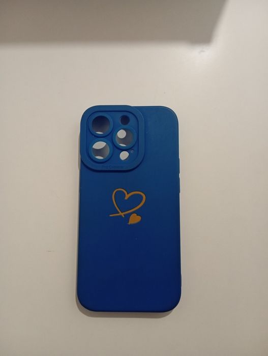 Capinha iPhone 14 pro modelo pequeno.