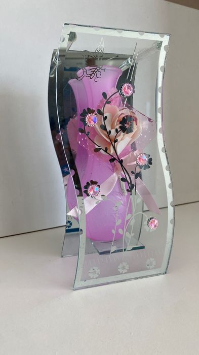 Jarra de vidro cor de rosa