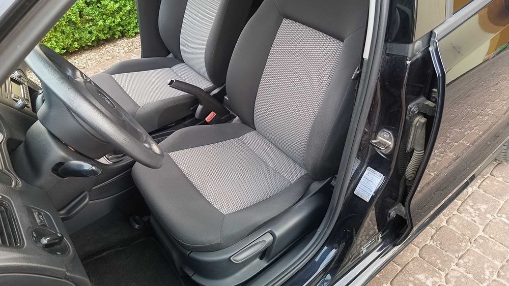 Volkswagen POLO 2010 czarny Climatronic niski przebieg