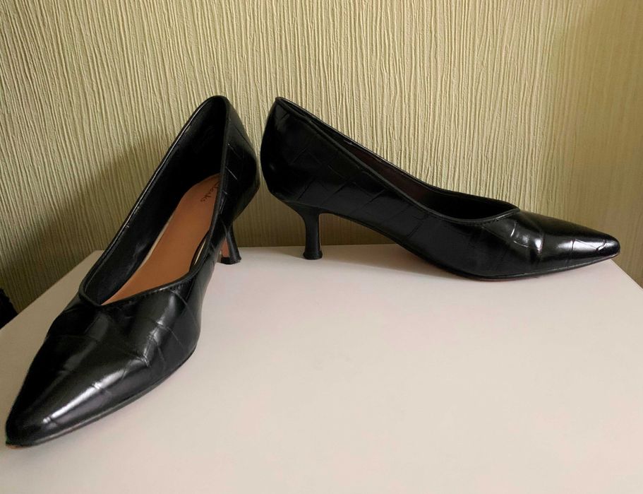 продам шкіряні туфлі Clarks 37 розмір