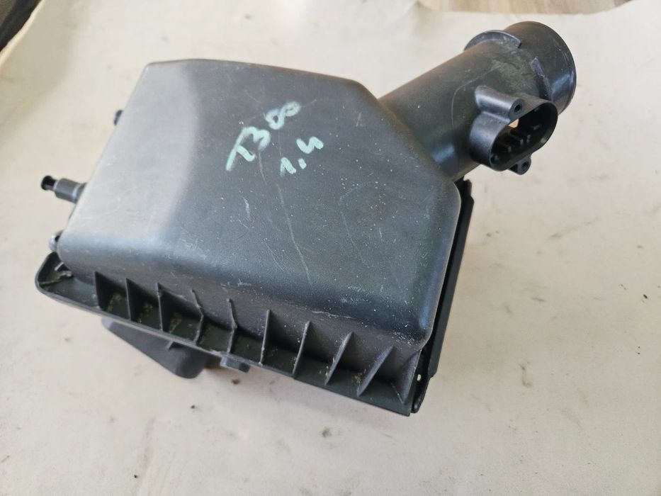 Obudowa filtra powietrza Chevrolet AVEO T300 1,4 benzyna 74kW 101KM 2011r 96992611