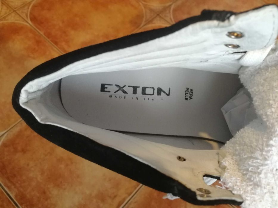 Нові оригінальні шкіряні кросівки Exton, розмір 42