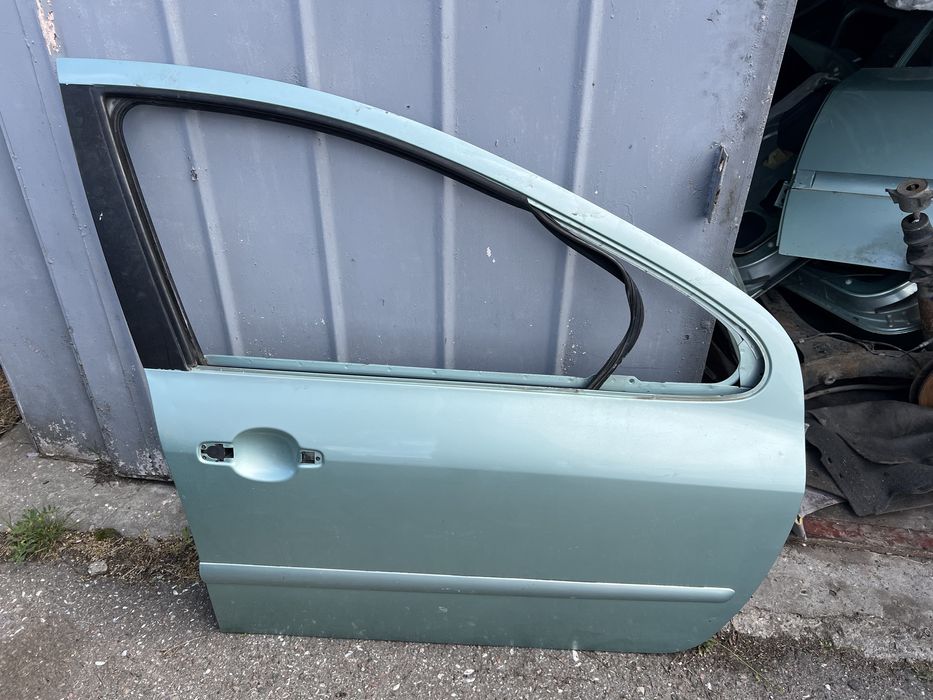 Правая передняя дверь peugeot 307