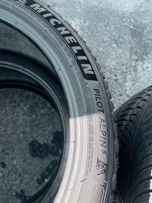 235 40 19 Michelin Pilot Alpin 5 90% Шини Зима