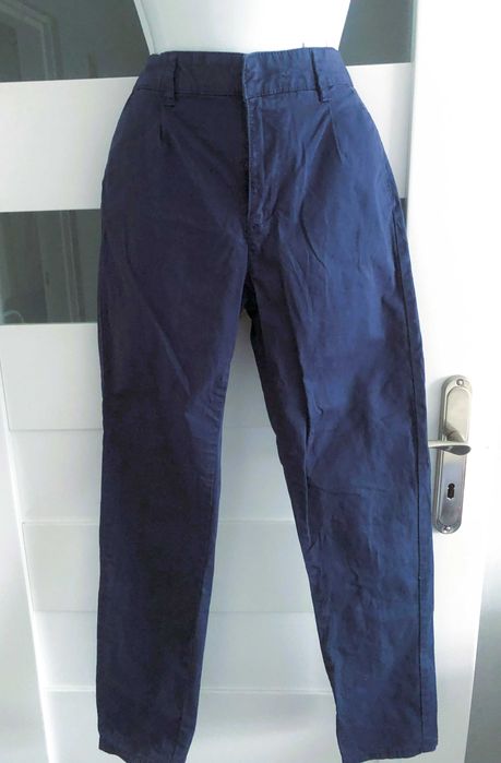 Granatowe, proste spodnie